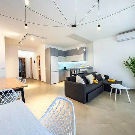Royal Anchor Apartment *